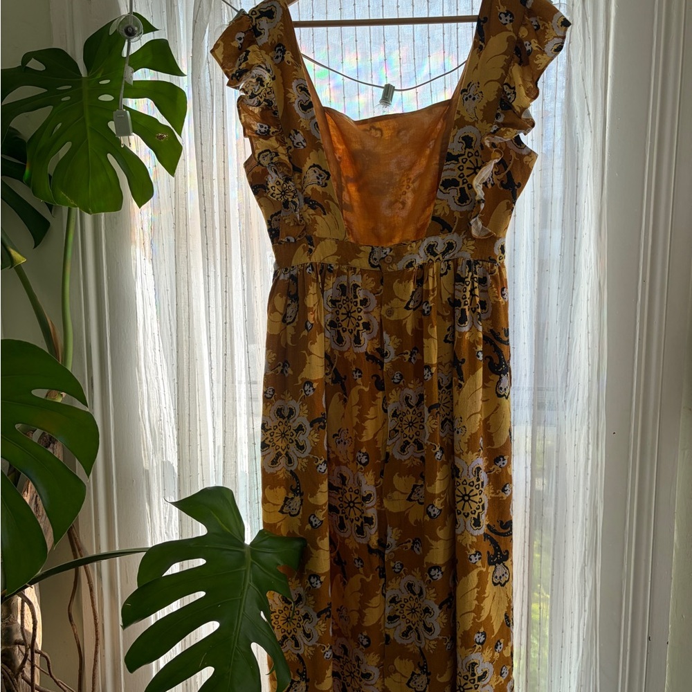 Chic Backless Floral Dress in Mustard - Picture 2 of 3